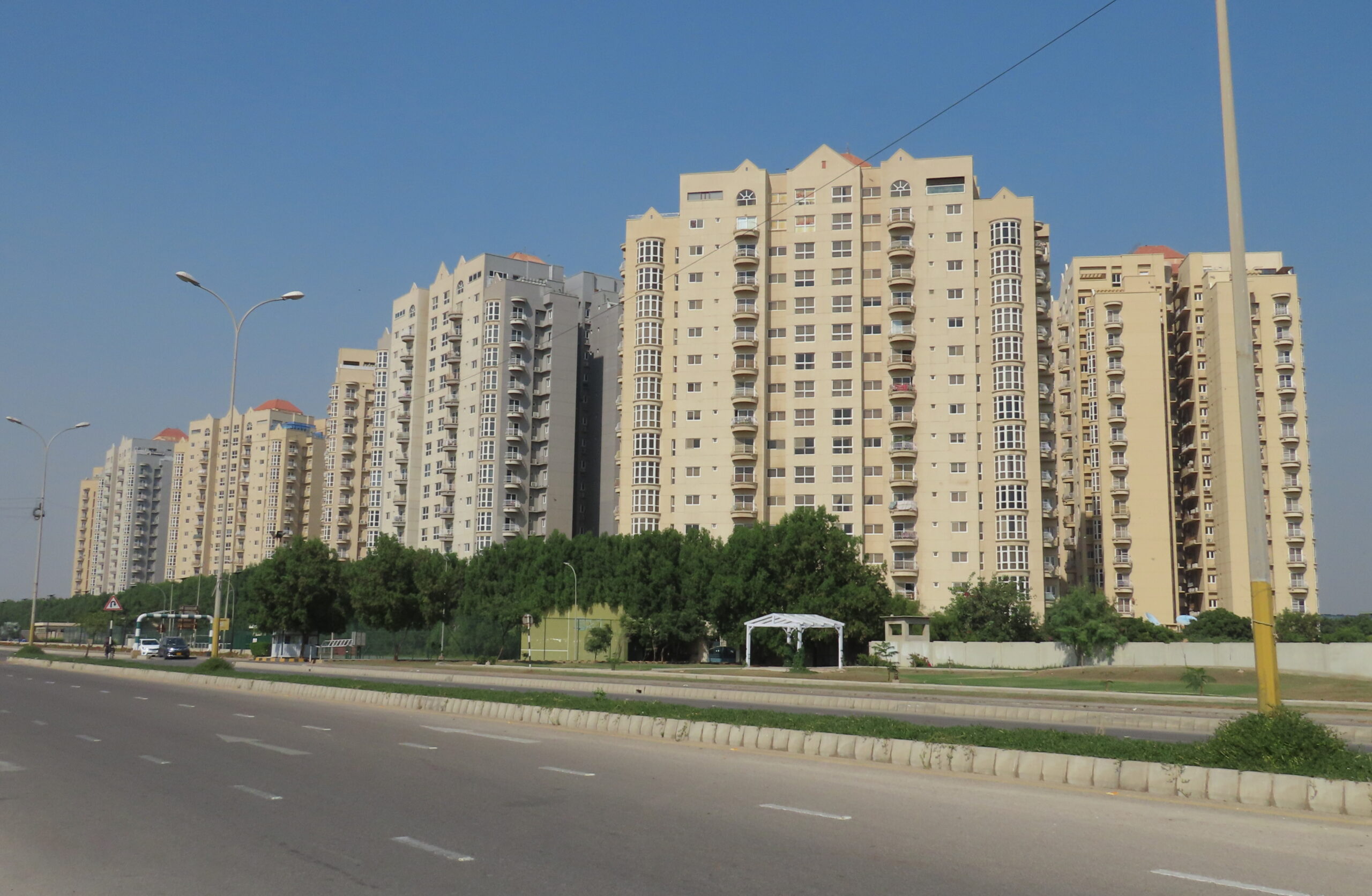 The Creek Vistas towers on Khayaban-e-Shaheen, DHA Phase 8, in December 2022