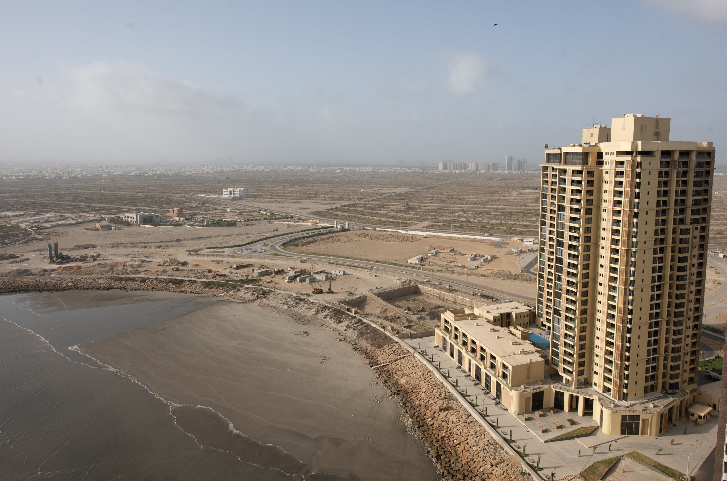 A Coral Towers tower and its podium above the beach at Emaar Oceanfront (Emaar Pakistan photo)